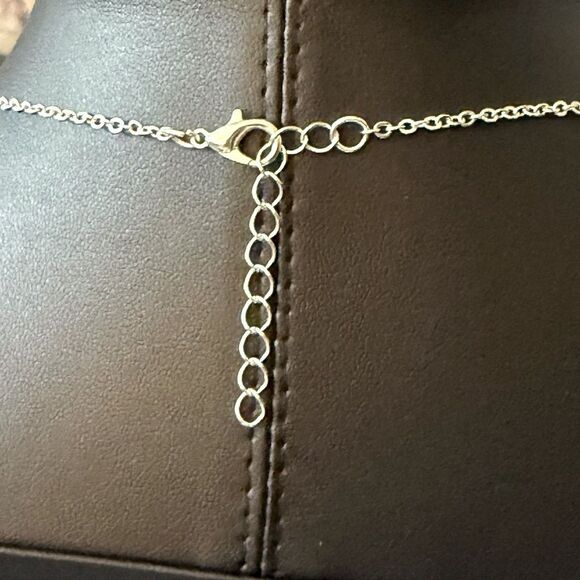 Bohemian Silver-tone Y Shape Necklace with 2 Leaves Hanging Pendant. - Picture 4 of 4